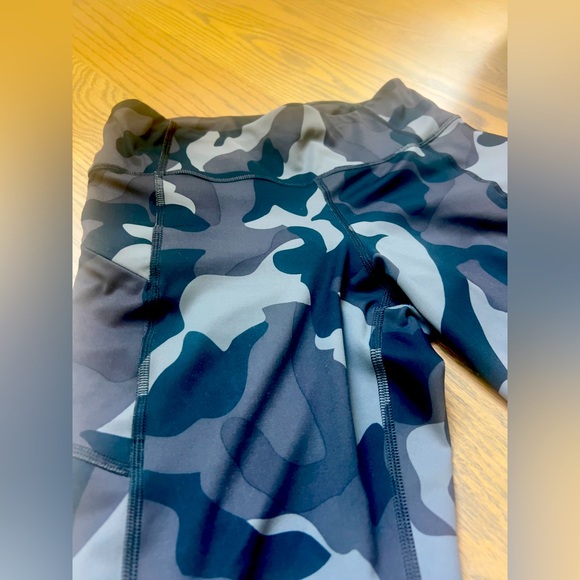 ATHLETA CAMO CONTENDER, 7/8 TIGHT IN POWER-LIFT, SIZE S - Picture 5 of 9